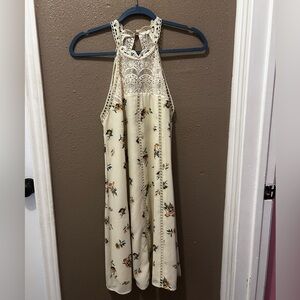 Francescas Crème / White Laced Flower Dress